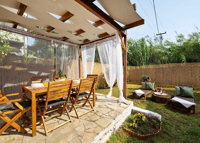 Maximos House