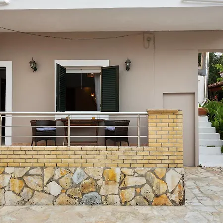 Maximos House Tatil Evi