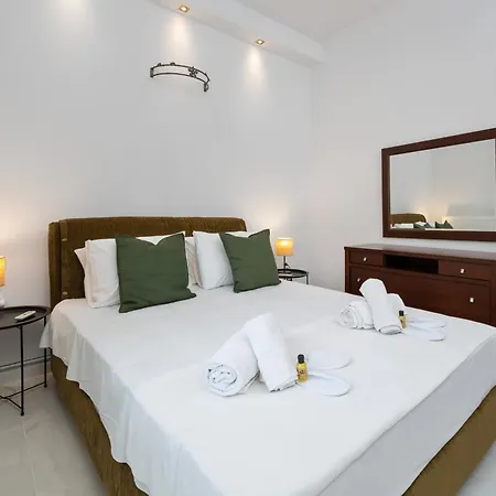 Maximos House Holiday home *