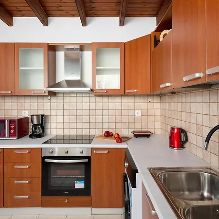 Maximos House بيت للعطل *